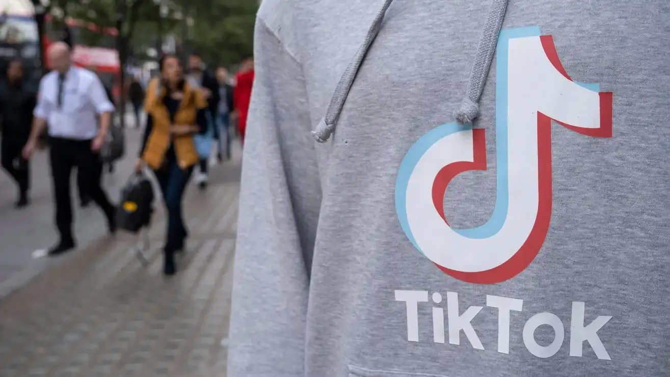 TikTok thử nghiệm biến tất cả video thành một mẫu quảng cáo