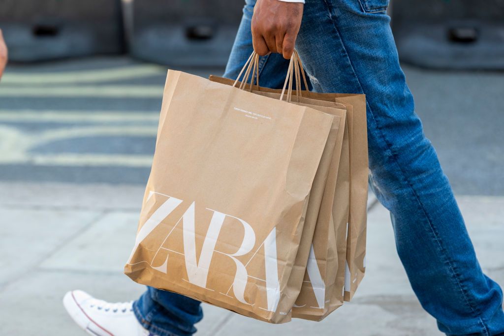 Chiến dịch quảng cáo mới của Zara bị chỉ trích vì có nội dung phản cảm