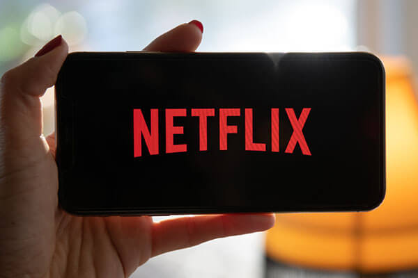 Netflix tạm ngừng dịch vụ tại Nga