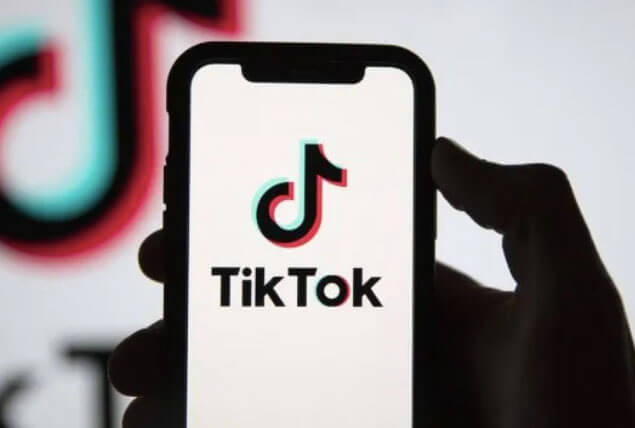 Thuật toán của TikTok hướng người dùng lướt một cách vô thức