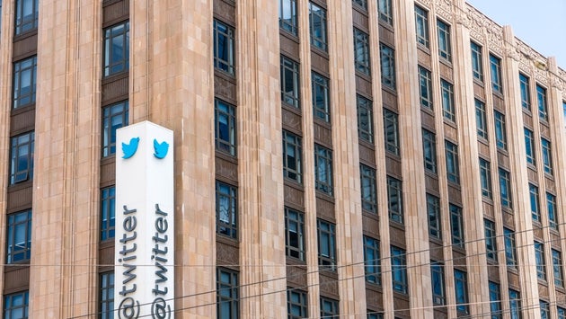 Twitter yêu cầu nhà quảng cáo chi tiêu tối thiểu 1000 USD để duy trì trạng thái xác minh