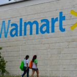 Gã khổng lồ bán lẻ Walmart tăng trưởng mạnh giữa bối cảnh thương mại điện tử sụt giảm