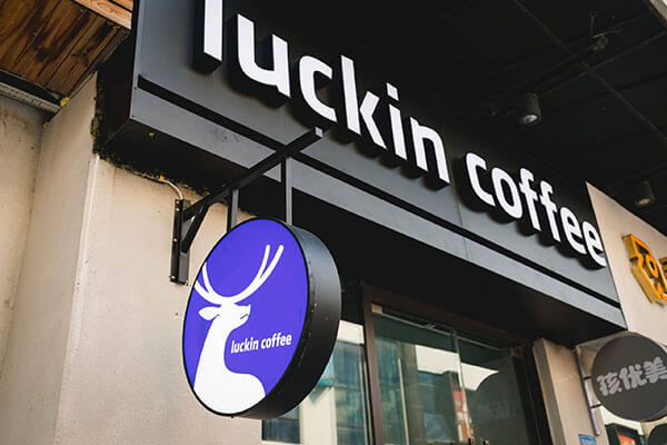 Cách Luckin Coffee vượt qua Starbucks để trở thành chuỗi cà phê lớn nhất Trung Quốc