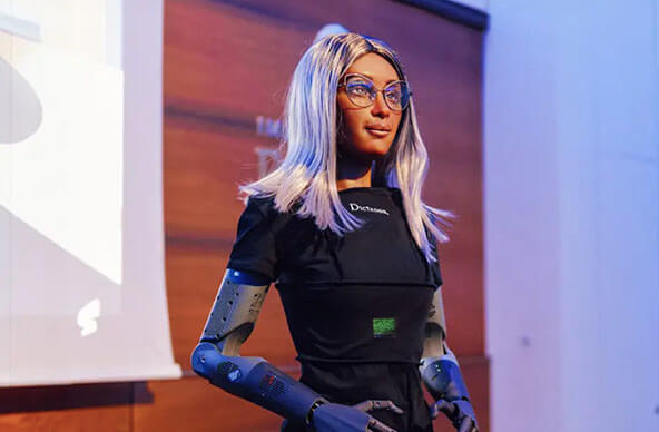 Mika: CEO người máy dựa trên công nghệ AI đầu tiên trên thế giới
