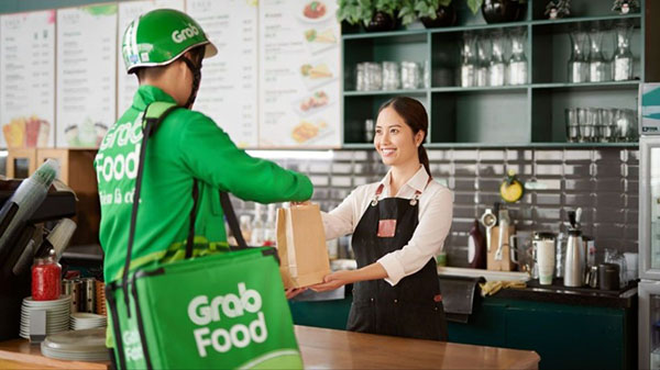 Người Việt chi 1.4 tỷ USD để đặt đồ ăn online trên Grab và ShopeeFood năm 2023