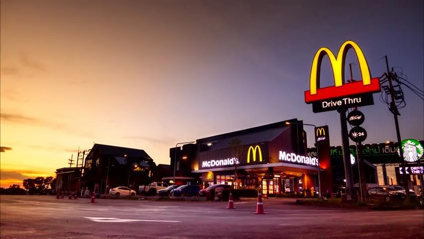 Chiến lược Marketing của McDonald's gắn liền với yếu tố văn hoá đại chúng